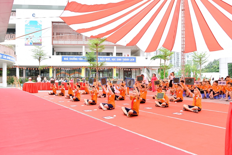 SÔI NỔI NGÀY HỘI SÁCH TẠI CÁC TRƯỜNG TRÊN ĐỊA BÀN PHƯỜNG LĨNH NAM- Ảnh 4.