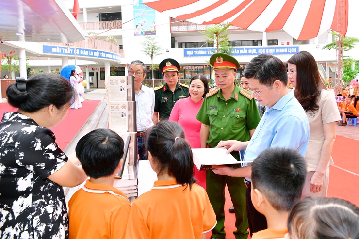 SÔI NỔI NGÀY HỘI SÁCH TẠI CÁC TRƯỜNG TRÊN ĐỊA BÀN PHƯỜNG LĨNH NAM- Ảnh 5.