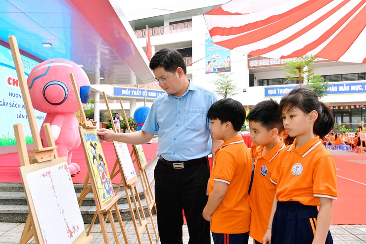 SÔI NỔI NGÀY HỘI SÁCH TẠI CÁC TRƯỜNG TRÊN ĐỊA BÀN PHƯỜNG LĨNH NAM- Ảnh 7.