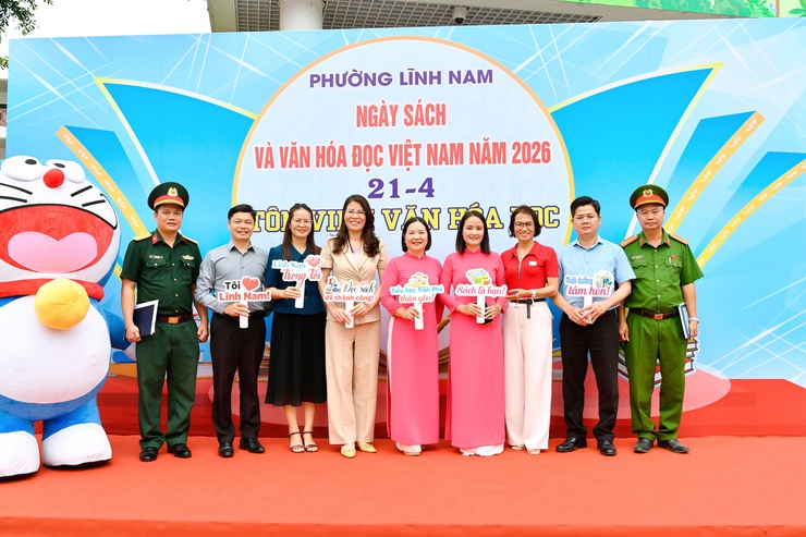 SÔI NỔI NGÀY HỘI SÁCH TẠI CÁC TRƯỜNG TRÊN ĐỊA BÀN PHƯỜNG LĨNH NAM- Ảnh 8.