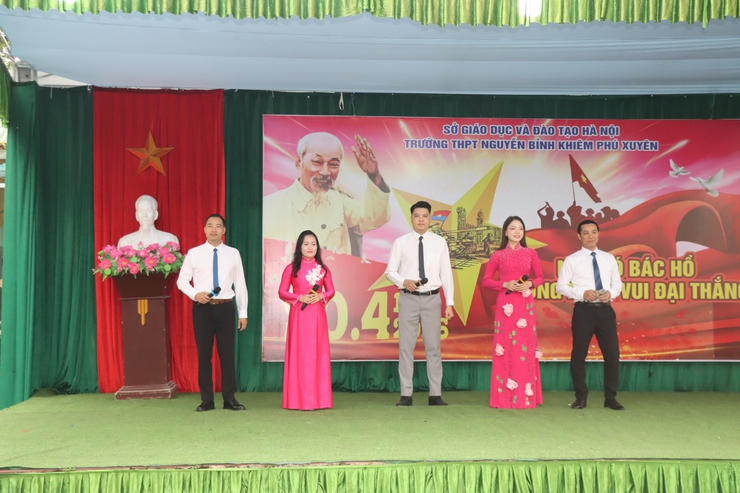 Trường THPT Nguyễn Bỉnh Khiêm tổ chức nói chuyện truyền thống nhân dịp kỷ niệm 51 năm Ngày Giải phóng miền Nam- Ảnh 2.