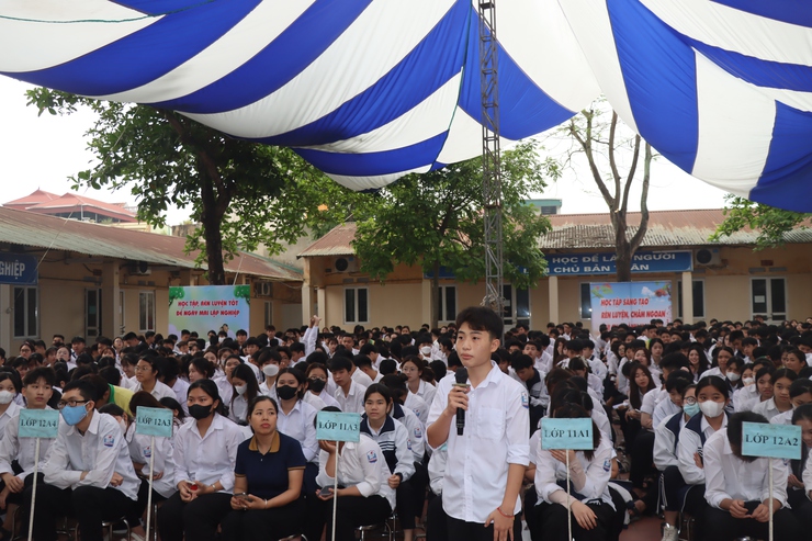 Trường THPT Nguyễn Bỉnh Khiêm tổ chức nói chuyện truyền thống nhân dịp kỷ niệm 51 năm Ngày Giải phóng miền Nam- Ảnh 5.