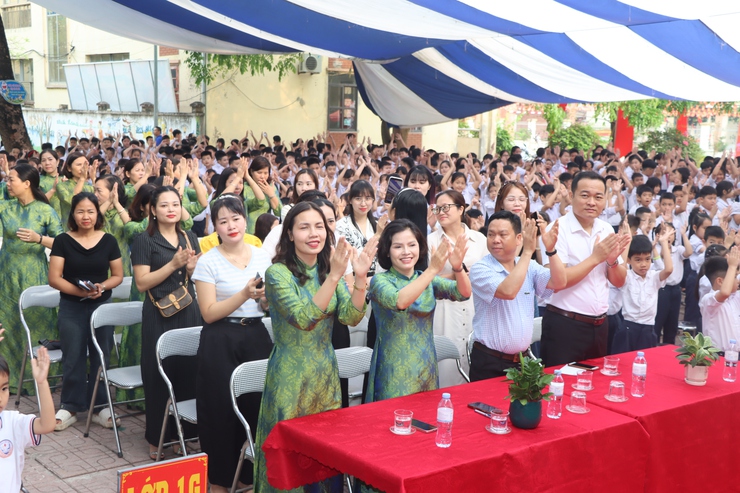 Ấn tượng chương trình “Ngày hội môi trường xanh – lan tỏa văn hóa đọc” tại trường tiểu học Phú Xuyên- Ảnh 6.