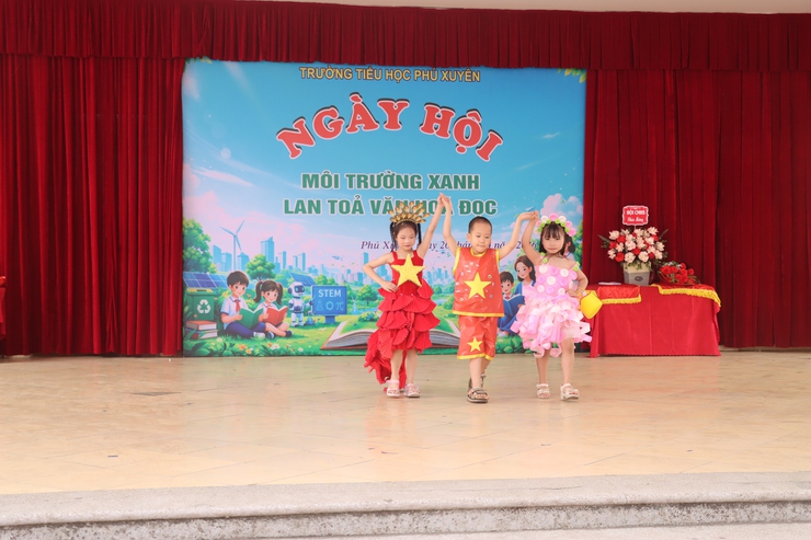Ấn tượng chương trình “Ngày hội môi trường xanh – lan tỏa văn hóa đọc” tại trường tiểu học Phú Xuyên- Ảnh 9.