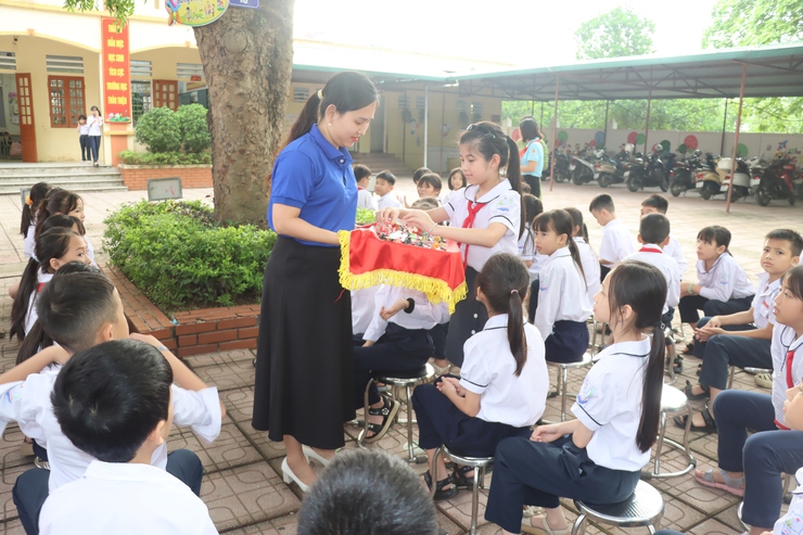 Ấn tượng chương trình “Ngày hội môi trường xanh – lan tỏa văn hóa đọc” tại trường tiểu học Phú Xuyên- Ảnh 14.