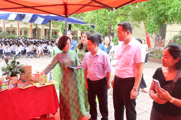 Ấn tượng chương trình “Ngày hội môi trường xanh – lan tỏa văn hóa đọc” tại trường tiểu học Phú Xuyên- Ảnh 20.