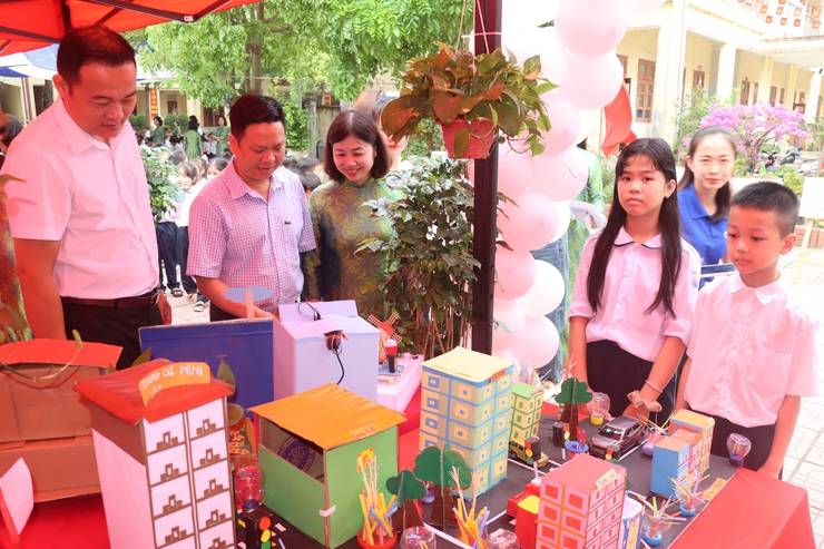 Ấn tượng chương trình “Ngày hội môi trường xanh – lan tỏa văn hóa đọc” tại trường tiểu học Phú Xuyên- Ảnh 21.