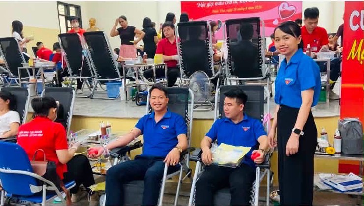 Phúc Thọ: Tiếp nhận 374 đơn vị máu trong đợt hiến máu tình nguyện đầu năm 2026- Ảnh 6.