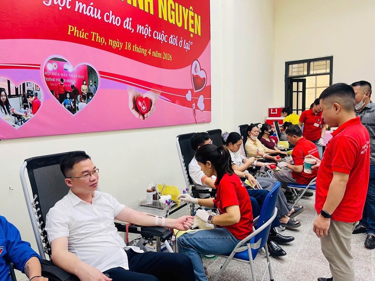 Phúc Thọ: Tiếp nhận 374 đơn vị máu trong đợt hiến máu tình nguyện đầu năm 2026- Ảnh 2.