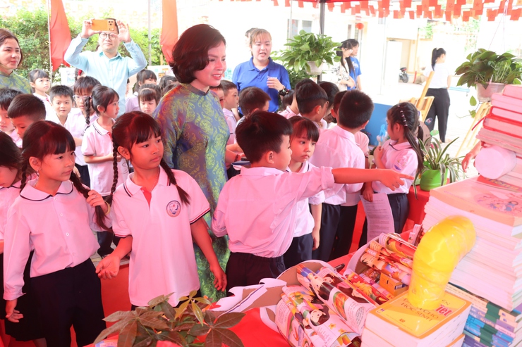 Ấn tượng chương trình “Ngày hội môi trường xanh – lan tỏa văn hóa đọc” tại trường tiểu học Phú Xuyên- Ảnh 25.