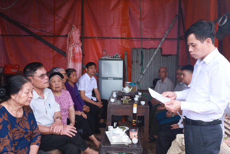 Ủy ban MTTQ Việt Nam xã Minh Châu khởi công xây dựng nhà Đại đoàn kết cho hộ gia đình có hoàn cảnh khó khăn trên địa bàn xã.- Ảnh 1.