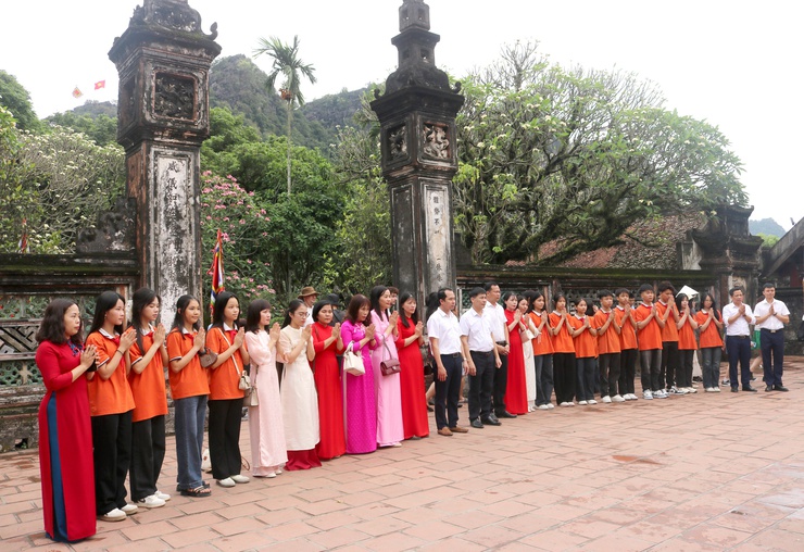 Trường THCS Hợp Thanh thưởng chuyến hành trình về Cố Đô Hoa Lư  cho học sinh giỏi xuất sắc.- Ảnh 4.