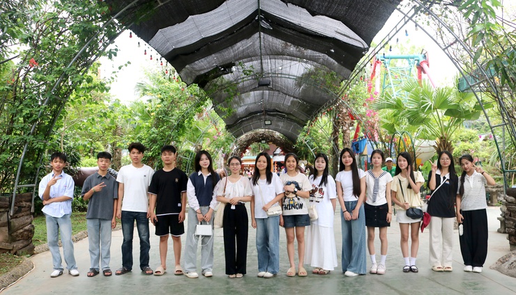 Trường THCS Hợp Thanh thưởng chuyến hành trình về Cố Đô Hoa Lư  cho học sinh giỏi xuất sắc.- Ảnh 6.