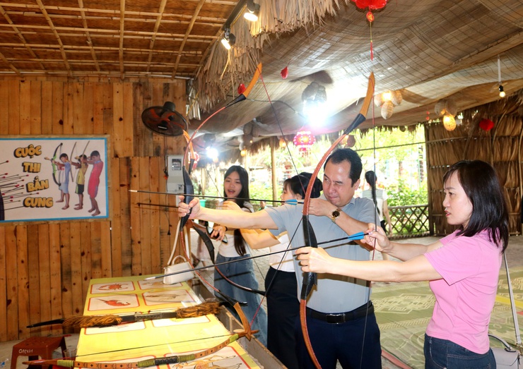 Trường THCS Hợp Thanh thưởng chuyến hành trình về Cố Đô Hoa Lư  cho học sinh giỏi xuất sắc.- Ảnh 11.