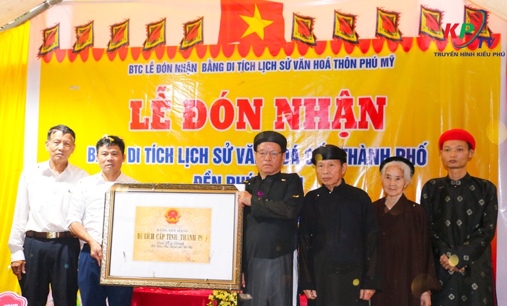Thôn Phú Mỹ long trọng tổ chức Lễ đón nhận Bằng xếp hạng Di tích lịch sử - văn hóa cấp Thành phố đối với Đền Phú Trinh- Ảnh 7.