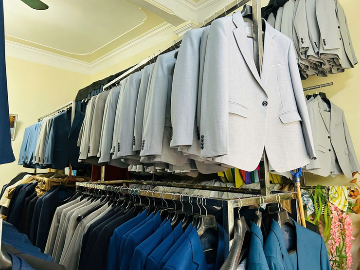 Làng nghề may Vân Từ, xã Chuyên Mỹ - Trăm năm gìn giữ hồn Việt, vươn mình trong thời đại số- Ảnh 1.