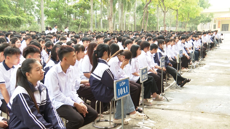 Hướng dẫn kỹ năng lái xe gắn máy an toàn cho học sinh trung học phổ thông.- Ảnh 3.