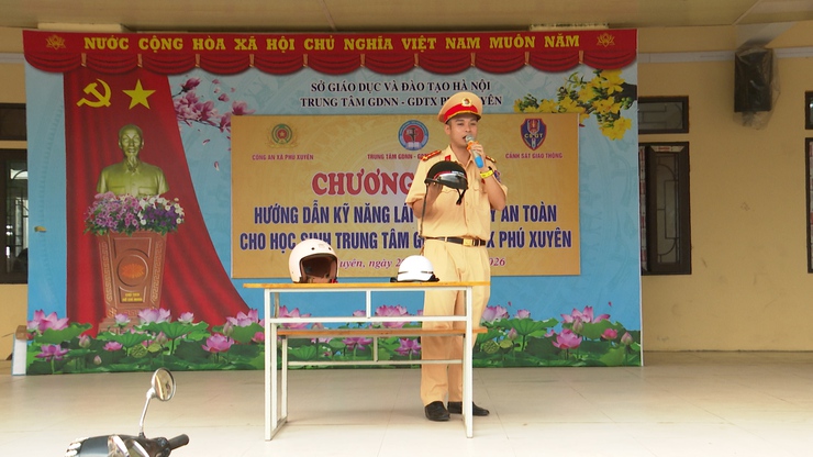 Hướng dẫn kỹ năng lái xe gắn máy an toàn cho học sinh trung học phổ thông.- Ảnh 4.