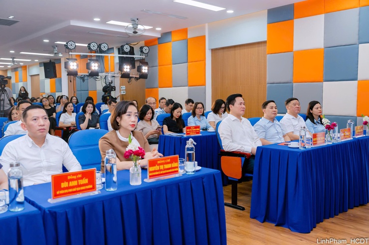 Nhiều mô hình sáng tạo, ứng dụng khoa học công nghệ, chuyển đổi số hưởng ứng bộ chỉ số Trường học Chuyển đổi số, Trường học Văn minh - Hạnh phúc, Tổ dân phố Chuyển đổi số- Ảnh 1.