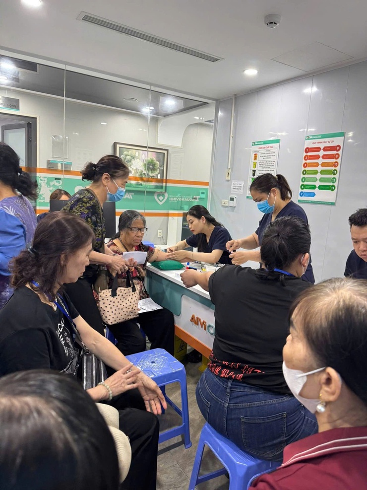 Hội LHPN xã Thanh Trì tổ chức khám sức khỏe, tư vấn miễn phí cho hội viên phụ nữ- Ảnh 2.