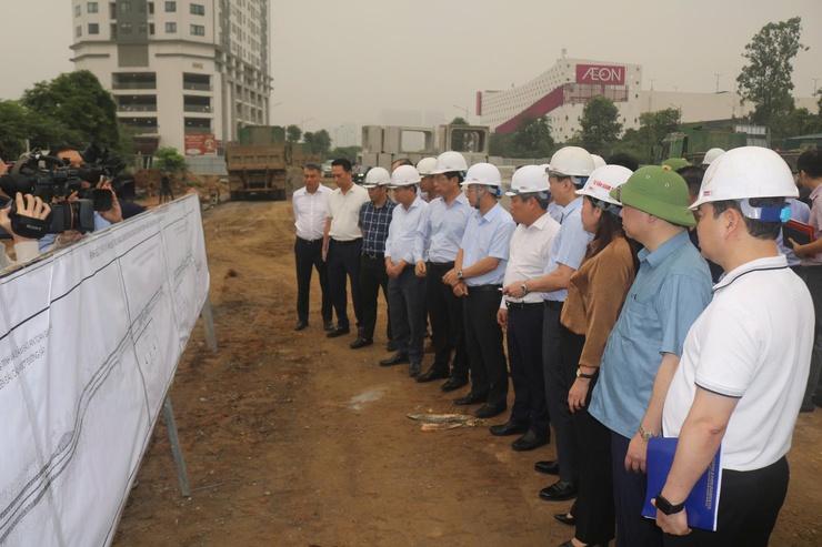Chủ tịch UBND thành phố Hà Nội kiểm tra tiến độ dự án nâng cấp, mở rộng đường 70- Ảnh 4.