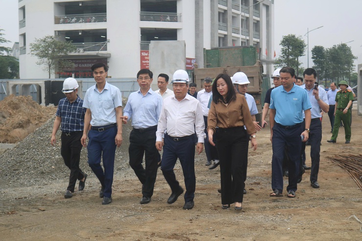 Chủ tịch UBND thành phố Hà Nội kiểm tra tiến độ dự án nâng cấp, mở rộng đường 70- Ảnh 1.