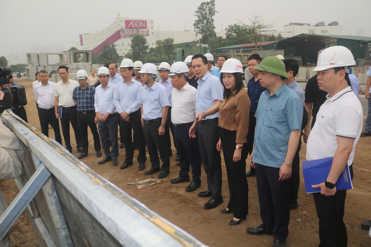 Chủ tịch UBND thành phố Hà Nội kiểm tra tiến độ dự án nâng cấp, mở rộng đường 70- Ảnh 2.