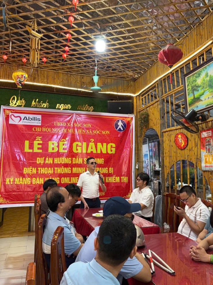 CHI HỘI NGƯỜI MÙ LIÊN XÃ SÓC SƠN BẾ GIẢNG LỚP HỌC SỬ DỤNG ĐIỆN THOẠI THÔNG MINH VÀ KỸ NĂNG BÁN HÀNG ONLINE- Ảnh 2.