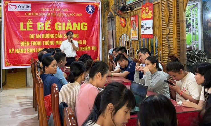 CHI HỘI NGƯỜI MÙ LIÊN XÃ SÓC SƠN BẾ GIẢNG LỚP HỌC SỬ DỤNG ĐIỆN THOẠI THÔNG MINH VÀ KỸ NĂNG BÁN HÀNG ONLINE- Ảnh 3.