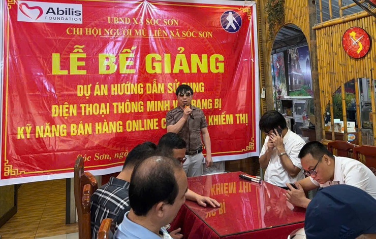 CHI HỘI NGƯỜI MÙ LIÊN XÃ SÓC SƠN BẾ GIẢNG LỚP HỌC SỬ DỤNG ĐIỆN THOẠI THÔNG MINH VÀ KỸ NĂNG BÁN HÀNG ONLINE- Ảnh 4.