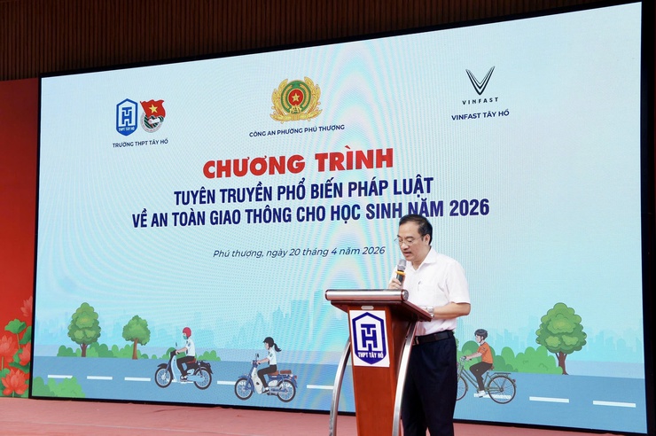 Lan tỏa ý thức an toàn giao thông – phát huy vai trò Công an Phường Phú Thượng trong xây dựng “trường học xanh”- Ảnh 5.