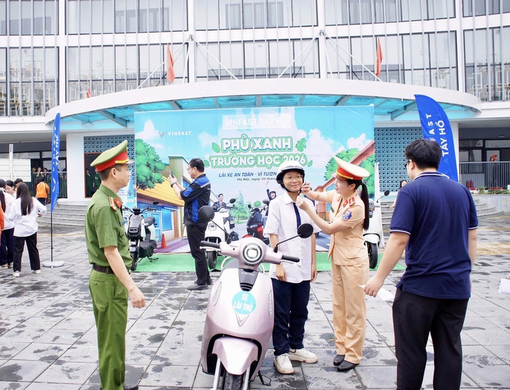 Lan tỏa ý thức an toàn giao thông – phát huy vai trò Công an Phường Phú Thượng trong xây dựng “trường học xanh”- Ảnh 8.