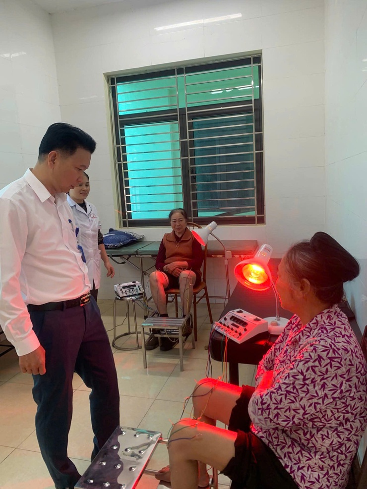 Chương trình truyền thông và khám sức khỏe với chủ đề “Khỏe tuổi già – An nhiên hạnh phúc”.- Ảnh 5.