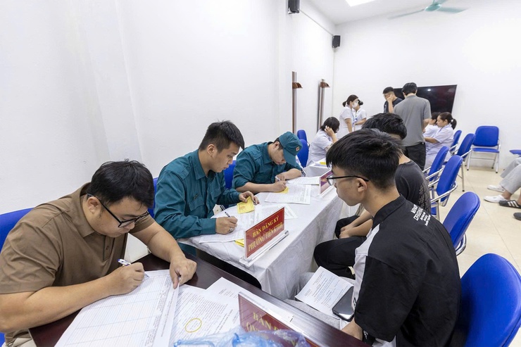 Phường Vĩnh Tuy tổ chức đăng ký nghĩa vụ quân sự, quân nhân dự bị, phương tiện kỹ thuật dự bị và dân quân tự vệ năm 2026- Ảnh 4.