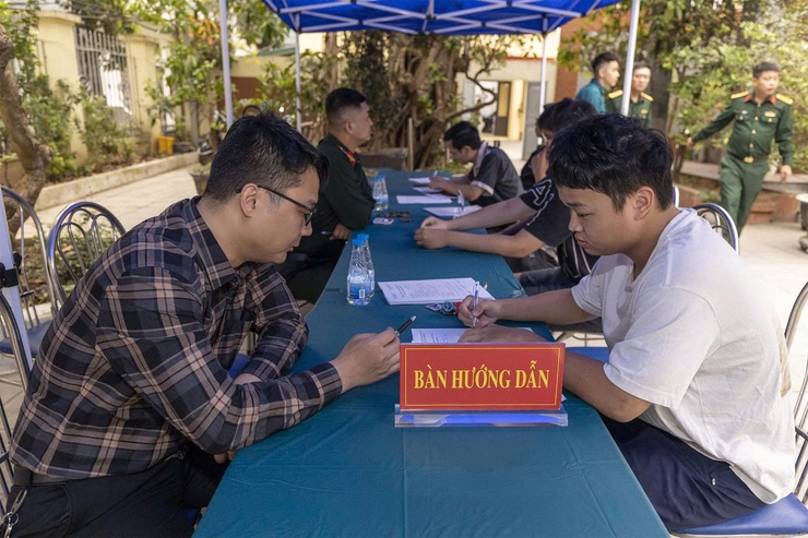 Phường Vĩnh Tuy tổ chức đăng ký nghĩa vụ quân sự, quân nhân dự bị, phương tiện kỹ thuật dự bị và dân quân tự vệ năm 2026- Ảnh 2.