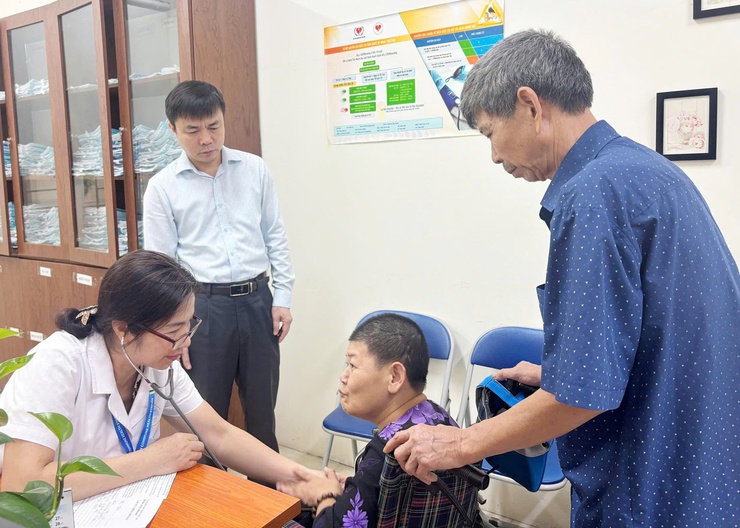 Trạm Y tế xã Sóc Sơn chung tay chăm sóc sức khỏe người khuyết tật- Ảnh 2.