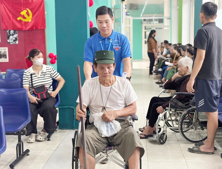 Trạm Y tế xã Sóc Sơn chung tay chăm sóc sức khỏe người khuyết tật- Ảnh 3.