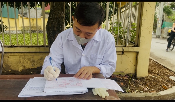 PHÚ XUYÊN: TRIỂN KHAI TIÊM VẮC XIN PHÒNG DẠI CHO ĐÀN CHÓ, MÈO VÀ TIÊM PHÒNG VẮC XIN CHO ĐÀN GIA SÚC, GIA CẦM - Ảnh 1.