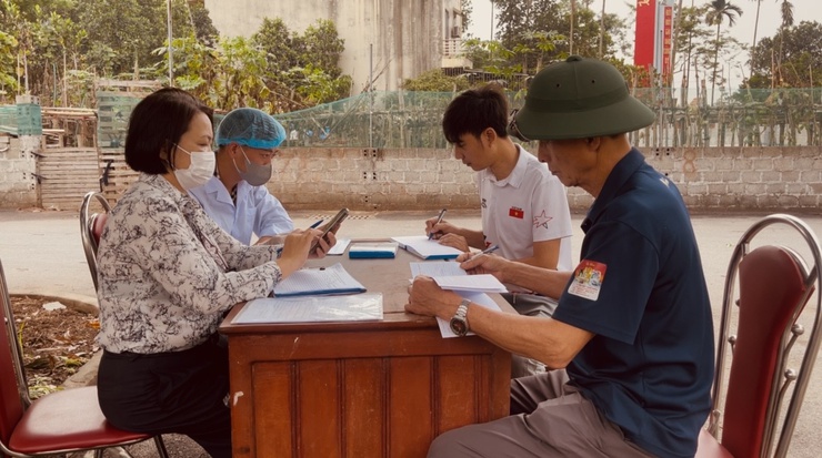 PHÚ XUYÊN: TRIỂN KHAI TIÊM VẮC XIN PHÒNG DẠI CHO ĐÀN CHÓ, MÈO VÀ TIÊM PHÒNG VẮC XIN CHO ĐÀN GIA SÚC, GIA CẦM - Ảnh 2.