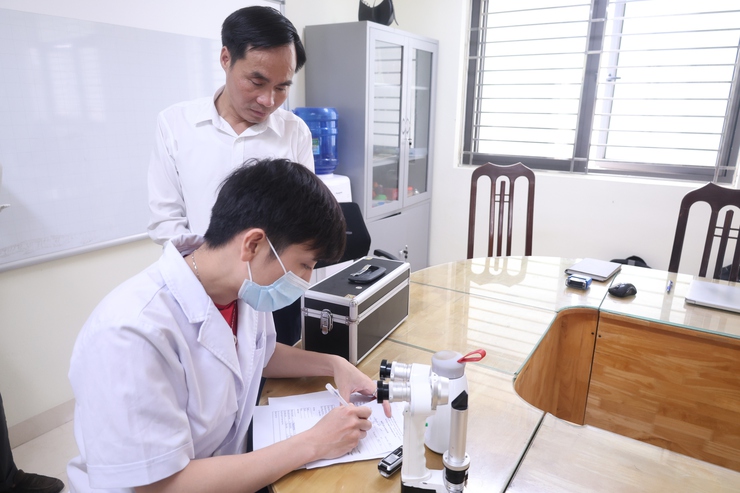 Trạm y tế xã Hòa Phú: Tổ chức khám, tư vấn và cập nhật thông tin vào hệ thống quản lý sức khỏe điện tử cho Người cao tuổi- Ảnh 4.