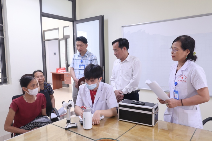 Trạm y tế xã Hòa Phú: Tổ chức khám, tư vấn và cập nhật thông tin vào hệ thống quản lý sức khỏe điện tử cho Người cao tuổi- Ảnh 5.