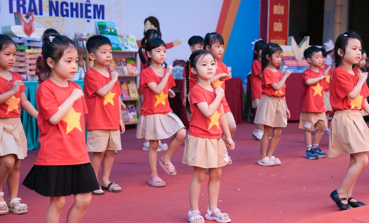 TRƯỜNG TIỂU HỌC QUỐC OAI B TỔ CHỨC NGÀY HỘI HƯỞNG ỨNG NGÀY SÁCH VÀ VĂN HÓA ĐỌC VIỆT NAM LẦN THỨ 5 NĂM 2026, CHÀO ĐÓN HỌC SINH MẦM NON THAM QUAN TRẢI NGHIỆM- Ảnh 16.