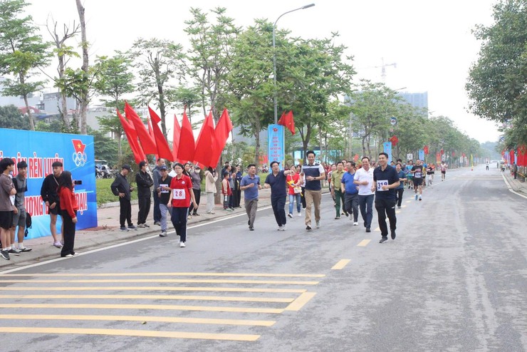 Phong trào thể dục thể thao quần chúng tại các khu dân cư phường Long Biên - Động lực phát triển cộng đồng khỏe mạnh trong đô thị hiện đại- Ảnh 5.