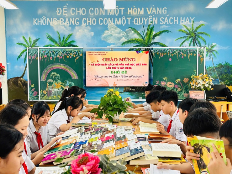 QUỐC OAI SÔI NỔI HƯỞNG ỨNG NGÀY SÁCH VÀ VĂN HÓA ĐỌC VIỆT NAM 2026: LAN TỎA TRI THỨC, KHƠI DẬY KHÁT VỌNG PHÁT TRIỂN- Ảnh 2.