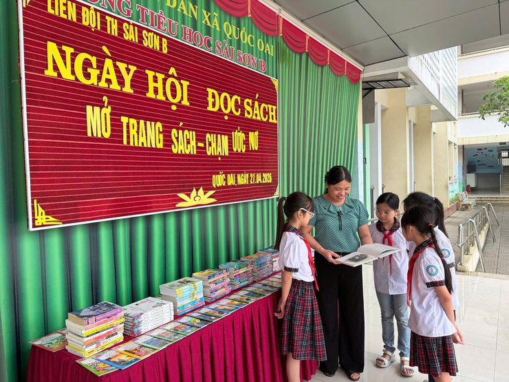 QUỐC OAI SÔI NỔI HƯỞNG ỨNG NGÀY SÁCH VÀ VĂN HÓA ĐỌC VIỆT NAM 2026: LAN TỎA TRI THỨC, KHƠI DẬY KHÁT VỌNG PHÁT TRIỂN- Ảnh 15.