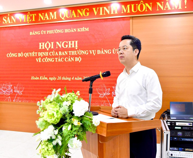 Công bố quyết định về công tác cán bộ tại Văn phòng Đảng ủy phường- Ảnh 2.