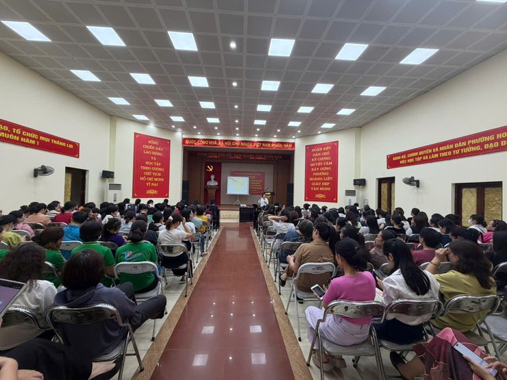 Phường Hoàng Liệt tổ chức Hội nghị tập huấn giám sát an toàn thực phẩm và hướng dẫn quy trình xét nghiệm nhanh an toàn thực phẩm cho Tổ giám sát cộng đồng, các cơ sở giáo dục trên địa bàn phường Hoàng Liệt năm 2026- Ảnh 2.