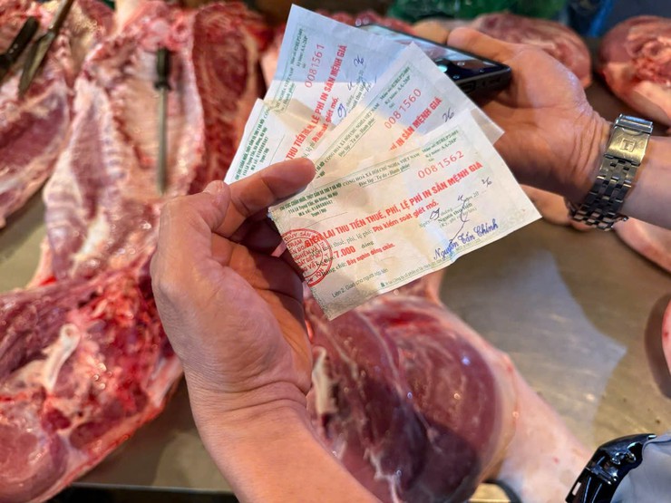 Đoàn kiểm tra liên ngành ATTP xã Đại Thanh kiểm tra việc giết mổ, buôn bán động vật và sản phẩm có nguồn gốc từ động vật tại các gian hàng chợ Tam Hiệp (thôn Huỳnh Cung) và chợ Quỳnh Đô (thôn Quỳnh Đô)- Ảnh 8.