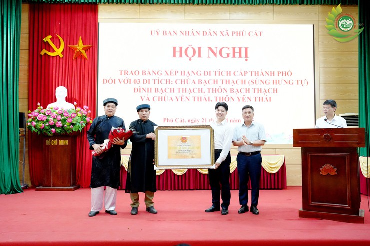 Phú Cát tăng cường quản lý, phát huy giá trị di tích; trao Bằng xếp hạng di tích cấp Thành phố cho 03 di tích tiêu biểu- Ảnh 3.