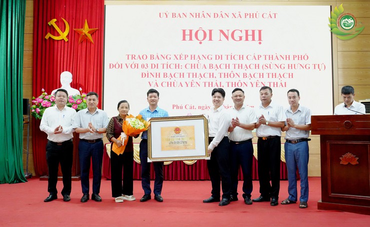 Phú Cát tăng cường quản lý, phát huy giá trị di tích; trao Bằng xếp hạng di tích cấp Thành phố cho 03 di tích tiêu biểu- Ảnh 4.